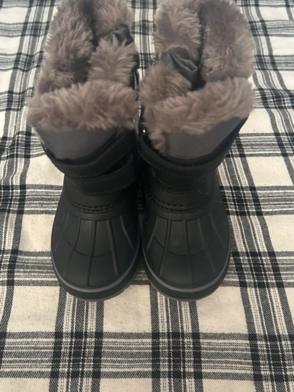 Source Unknown Black Kids Winter Boots with Gray Faux Fur